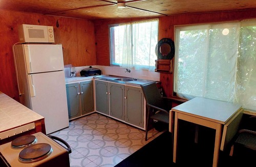 Port Noarlunga South Cottage | Wellbeing Courtyard Beachside Retreat