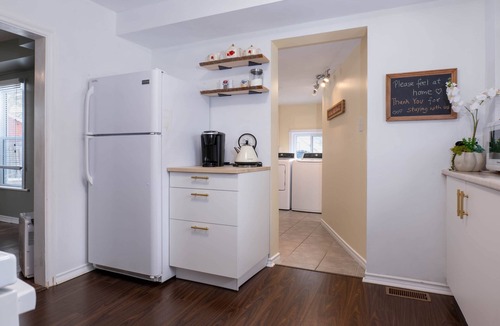 Wellington House | Wellington PEC Cottage - Walk to Beach and Downtown| Near Sa