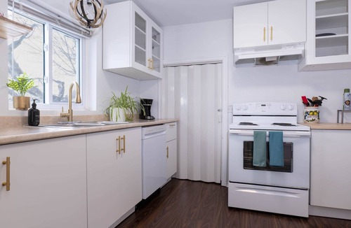 Wellington House | Wellington PEC Cottage - Walk to Beach and Downtown| Near Sa