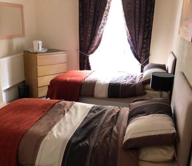 Dewsbury House | Wellington Tavern Accommodation