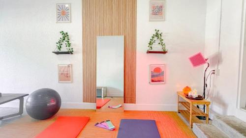 Florida City House | Wellness Club Yoga & Cold Plunge Near Everglades