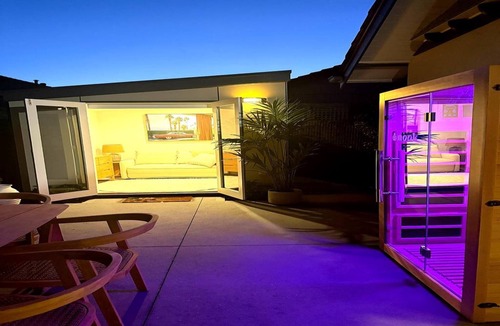 Kew East Apartment | Wellness Escape: 1-Bed Home + Studio & Sauna