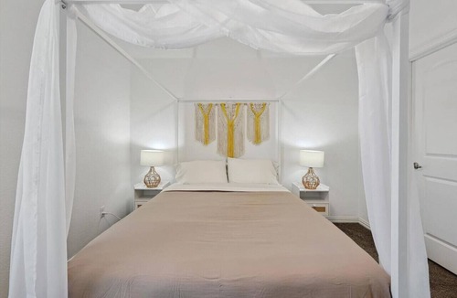 Waxahachie House | Wellness Olympus 5BR W Pool + Huge View, Bbq
