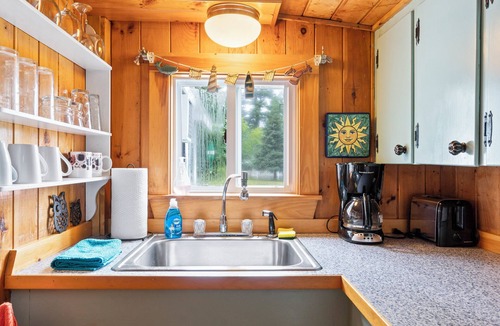 Moody Cabin | Wells/Ogunquit country cabin Sleeps 4