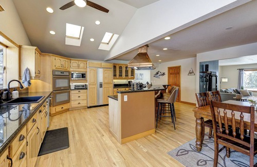 Monitor House | Wenatchee Oasis ~ Hot Tub, Views, Trail Access