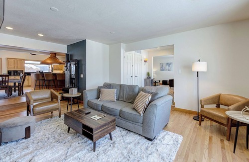 Monitor House | Wenatchee Oasis ~ Hot Tub, Views, Trail Access