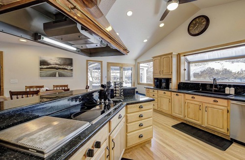 Monitor House | Wenatchee Oasis ~ Hot Tub, Views, Trail Access