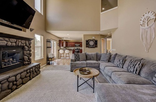 Monitor House | Wenatchee Stay w/Pool & Hot Tub