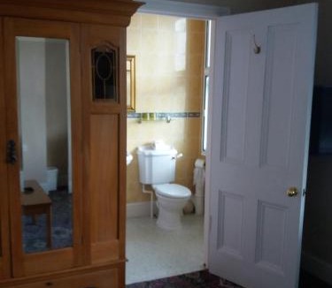 Ferrybridge Bed & Breakfast | Wentvale