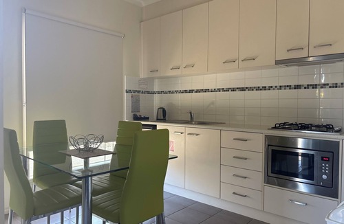 Werribee House | Werribee Short Stay Villas & Accommodation