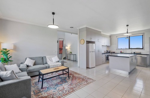 Werribee South House | Werribee Spacious Retreat