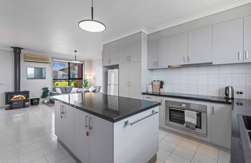 Werribee South House | Werribee Spacious Retreat