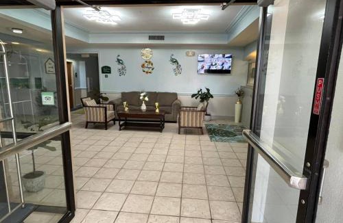 College Hill Hotel | Wesley Inn and Suites