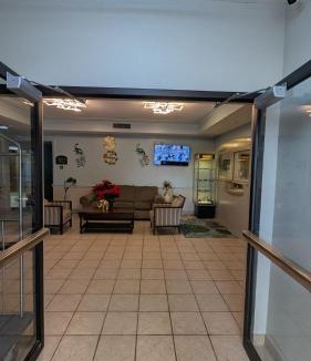 College Hill Hotel | Wesley Inn and Suites