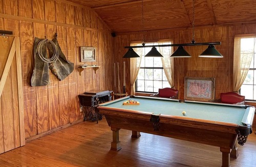 Bandera House | West 1077 Guest Ranch - Hackberry Room 7
