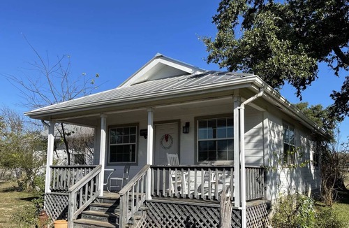 Bandera House | West 1077 Guest Ranch - Laurel Cottage