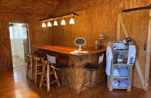 Bandera Bed & Breakfast | West 1077 Guest Ranch - Red Bud Room 11