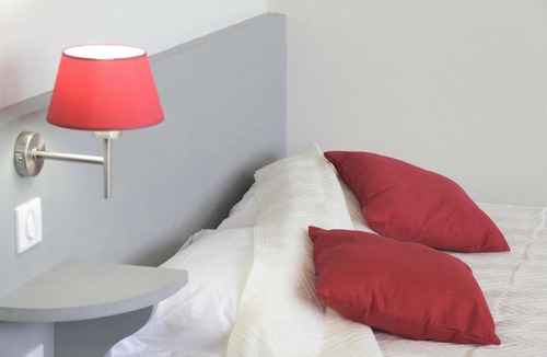 Bessines Apartment | West Appart' Hôtel