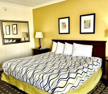 National Hills Hotel | West Bank Inn