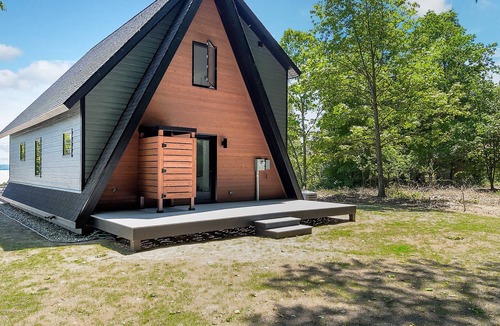 Traverse City Cabin | West Bay Modern Cabin
