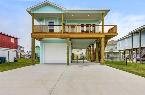 Galveston House | West Bay Villa-NEW 3/2 close to beach and bay!