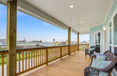 Galveston House | West Bay Villa-NEW 3/2 close to beach and bay!