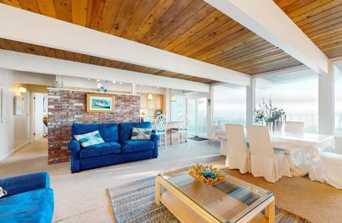 Oak Harbor Apartment | West Beach Retreat
