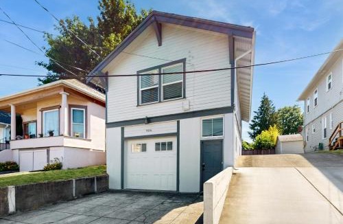 Bremerton Apartment | West Bremerton Cozy Home