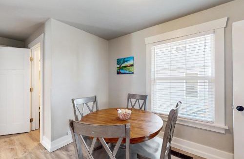 Bremerton Apartment | West Bremerton Cozy Home