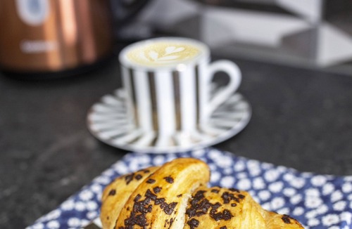 West Bromwich Apartment | West Bromwich Studio, Sleeps 2 near Birmingham