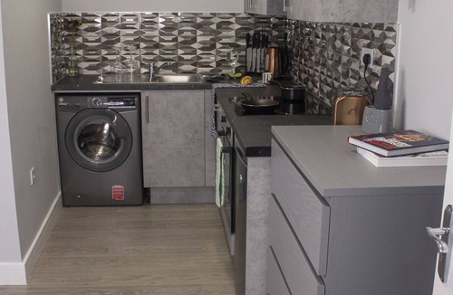 West Bromwich Apartment | West Bromwich Studio, Sleeps 2 near Birmingham