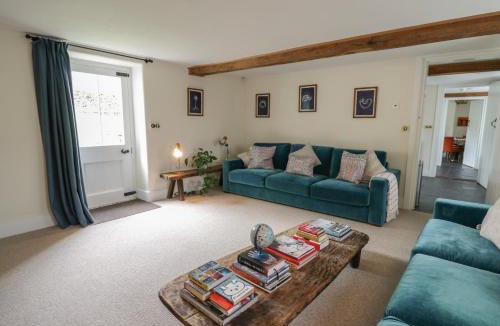 Llandovery House | West Cottage