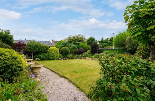 Broughty Ferry House | WEST DEYNE, family friendly, luxury holiday cottage in Broughty Ferry