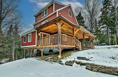 West Dover House | West Dover Home w/Deck ~ 2 Mi to Mount Snow!