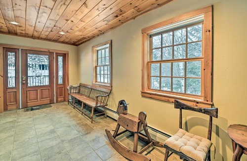 West Dover House | West Dover Home w/Deck ~ 2 Mi to Mount Snow!