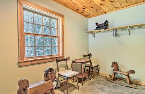 West Dover House | West Dover Home w/Deck ~ 2 Mi to Mount Snow!