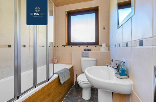 Glenisla Apartment | West end, 2 Bedroom, 2 King Beds