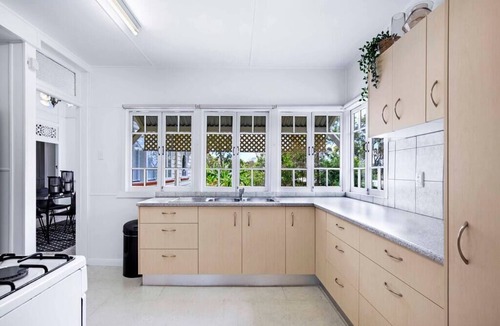 West End House | West end Charm 5 bed, 3km to CBD