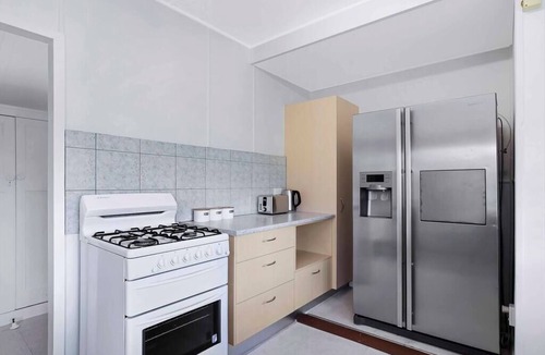 West End House | West end Charm 5 bed, 3km to CBD