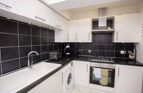 Kelvinbridge Apartment | West End Flat with Private Terrace Glasgow