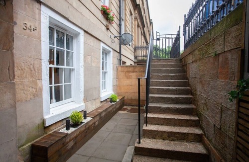 Kelvinbridge Apartment | West End Flat with Private Terrace Glasgow