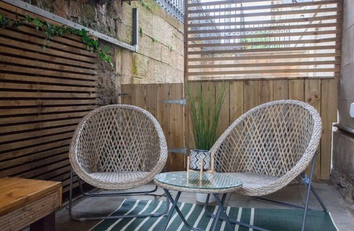 Kelvinbridge Apartment | West End Flat with Private Terrace Glasgow