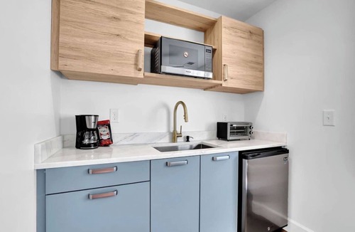 West End Apartment | West End Getaway (1 BR)