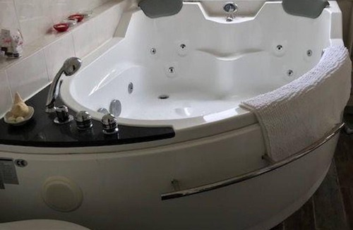 Esher Bed & Breakfast | West End Lodge