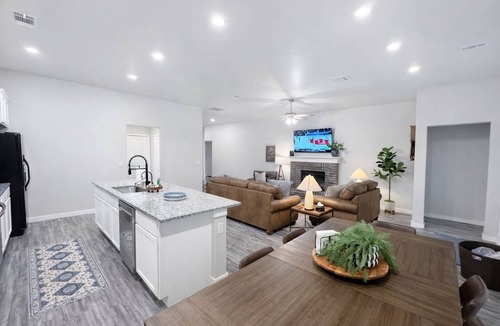 Lubbock House | West End Oasis | Hot Tub | Firepit