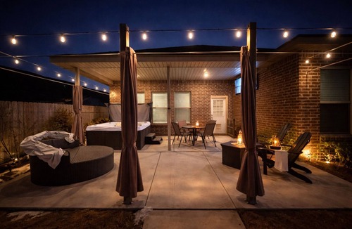 Lubbock House | West End Oasis | Hot Tub | Firepit