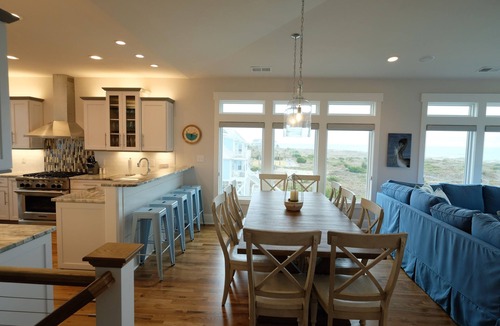 Oak Island House | West End, Oceanfront, Large Pool/Hot Tub, Elevator, Dog OK, 8/22 - 8/29 Avail!