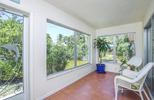 Tradewinds House | West End Paradise 3