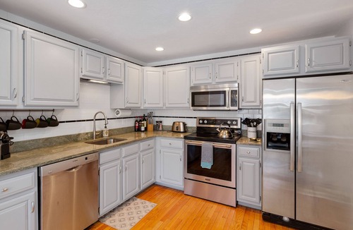 Provincetown House | West End Townhome with Stunning Views