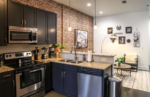 West End Condo | West End Western World, Stay near Vandy 10 min to Broadway